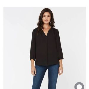 Very comfortable black sheer 3/4 long sleeve Vneck blouse 🖤